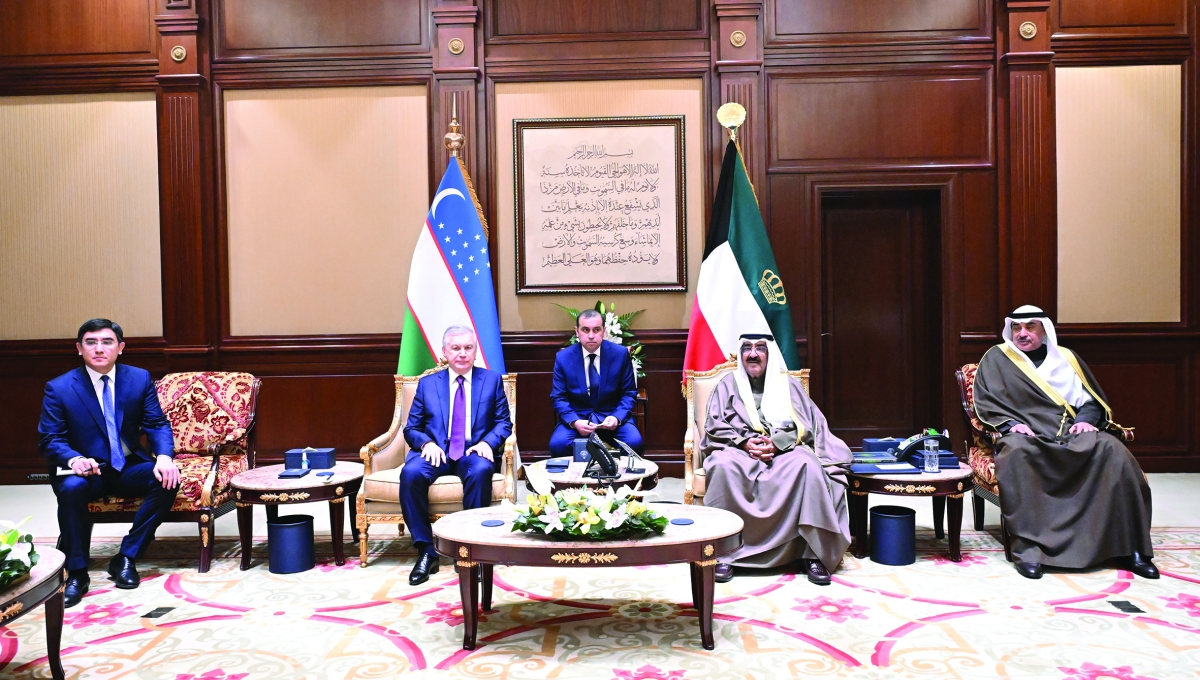 


سمو الأمير وسمو ولي العهد ورئيس أوزبكستان خلال الاستقبال 