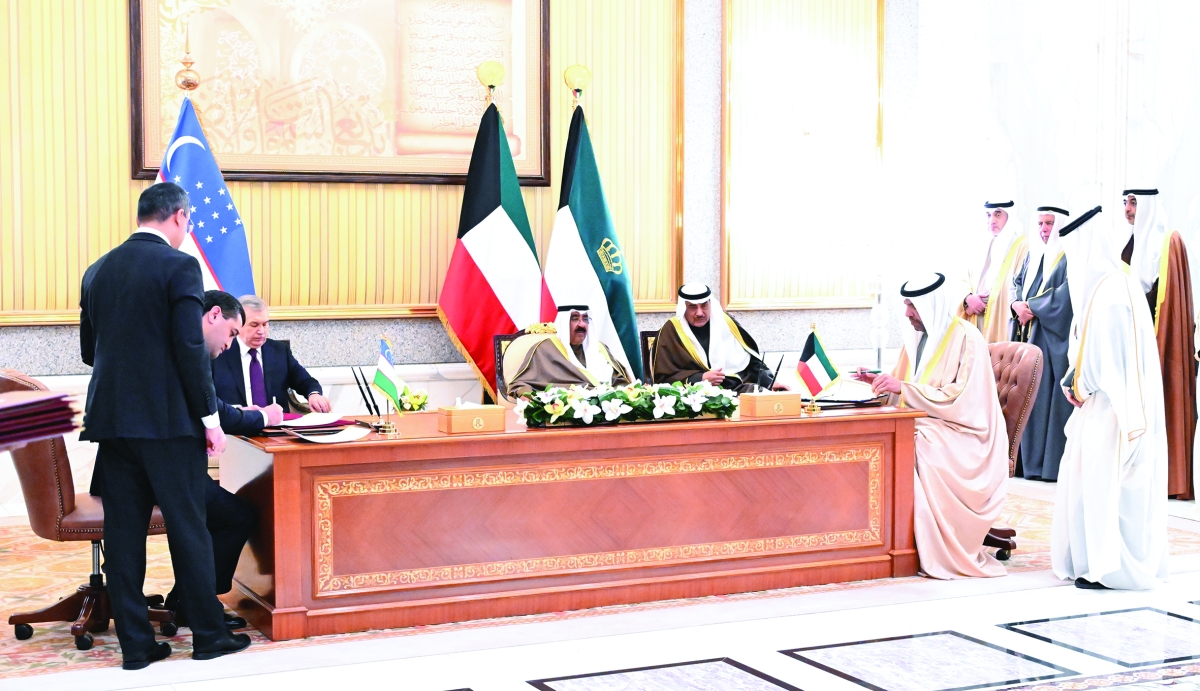 


سمو الأمير وسمو ولي العهد ورئيس أوزبكستان يشهدون توقيع إحدى الاتفاقيات 