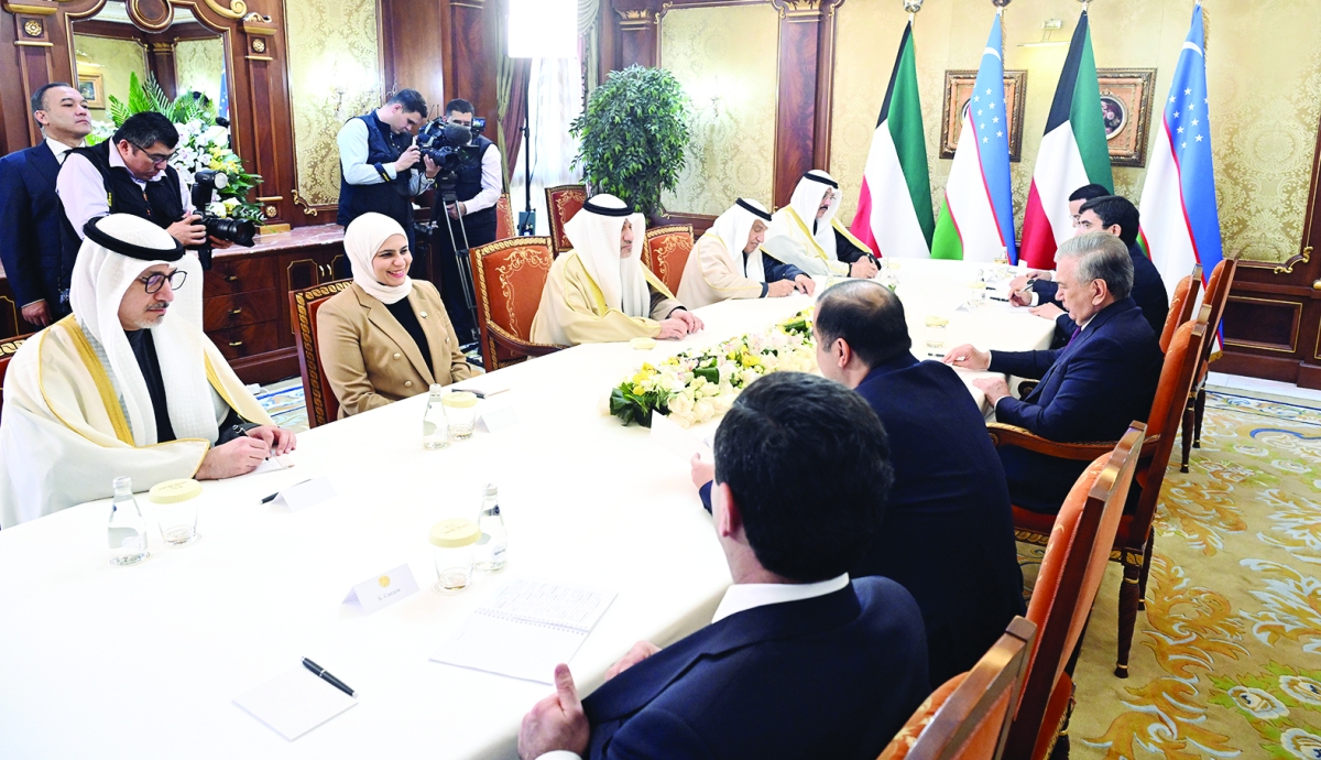 


رئيس أوزبكستان خلال المحادثات مع اليوسف وعدد من الوزراء 