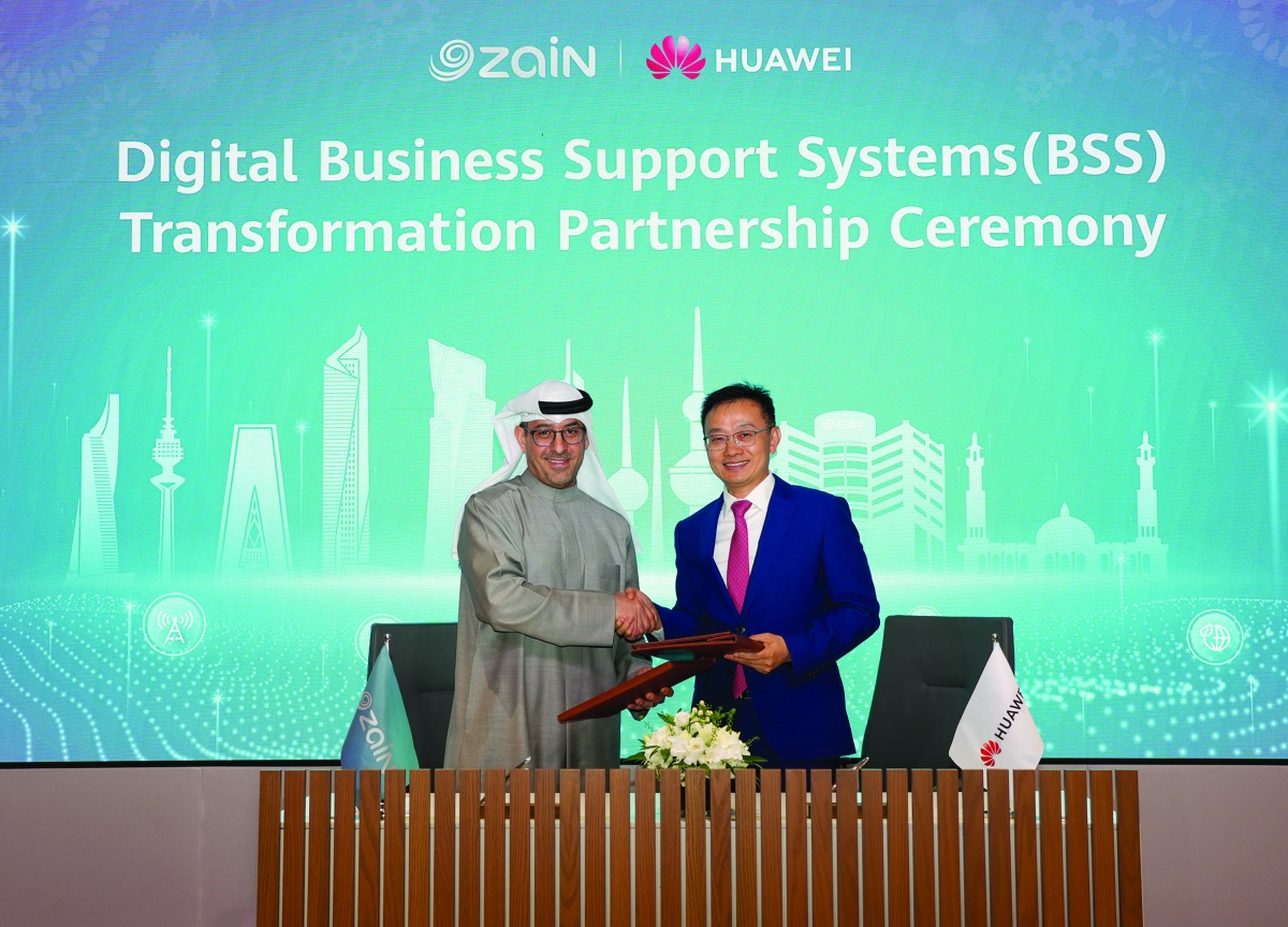 


الغربللي وستيفن يي يوقّعان المشروع 