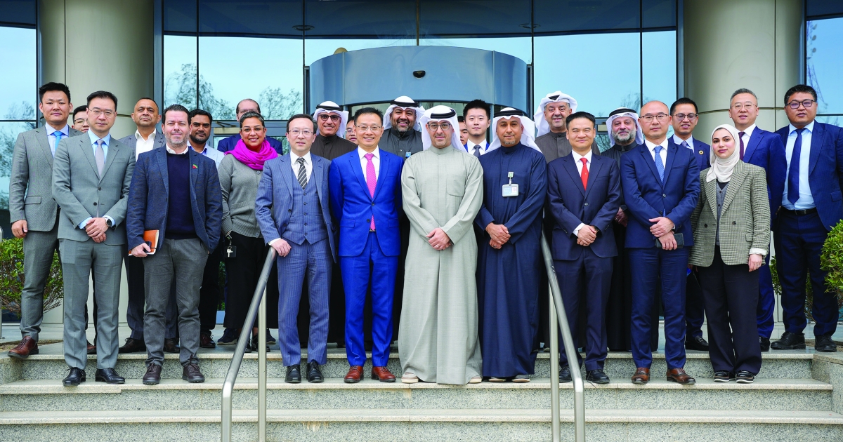 


الغربللي ويي مع كبار مسؤولي «زين» و«هواوي» 