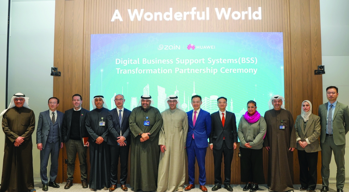 


الغربللي ويي يتوسطان المسؤولين التنفيذيين خلال حفل التوقيع 