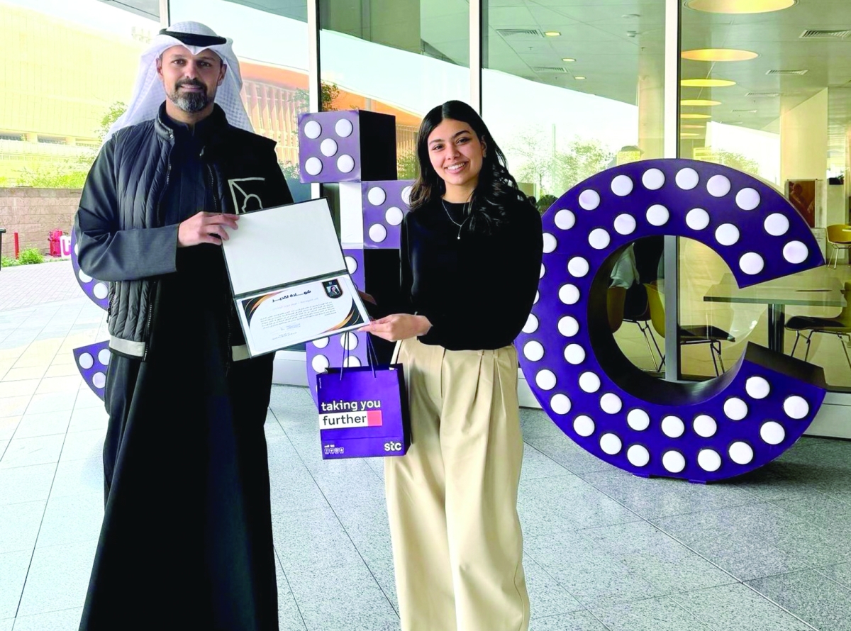 بوقماز مُكرّماً مريم الرفاعي