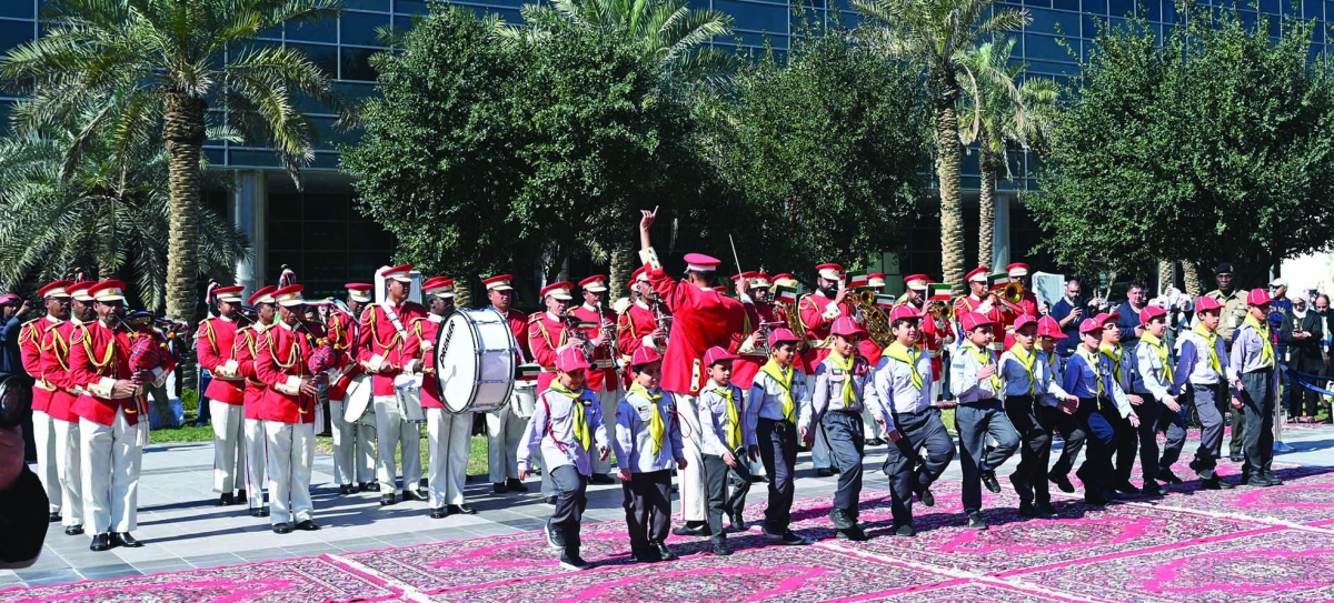 كشافة وزارة التربية مع فرقة المراسم