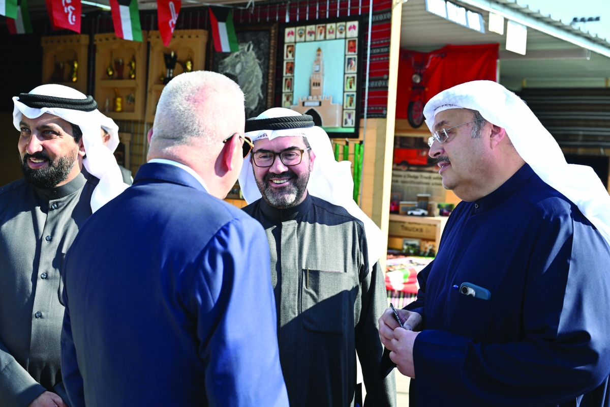 


رئيس التحرير الزميل وليد الجاسم مع السفير رامي طهبوب وأحمد الردعان والدكتور غانم السليماني 