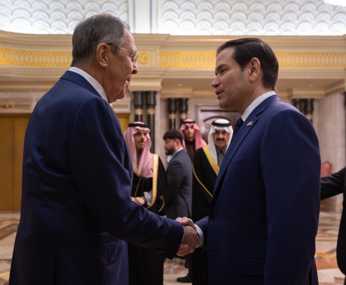 مصافحة بين روبيو ولافروف