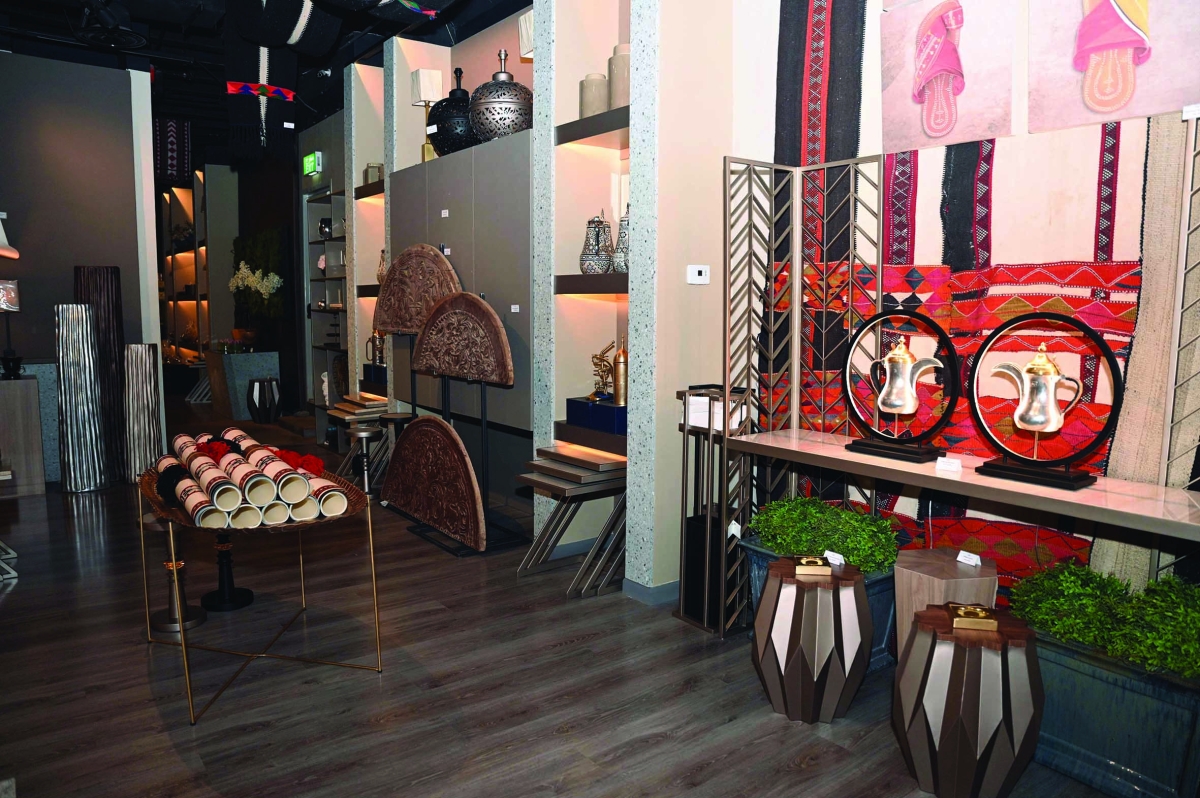 


من أجواء المعرض	 (تصوير نايف العقلة) 