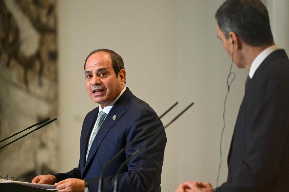 السيسي متحدثاً في المؤتمر الصحافي في مدريد