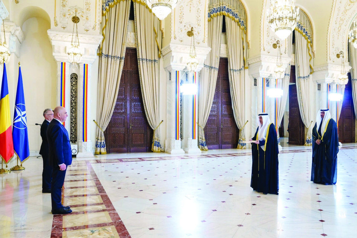 السفير الشطي يُقدّم أوراق اعتماده إلى بولوجان