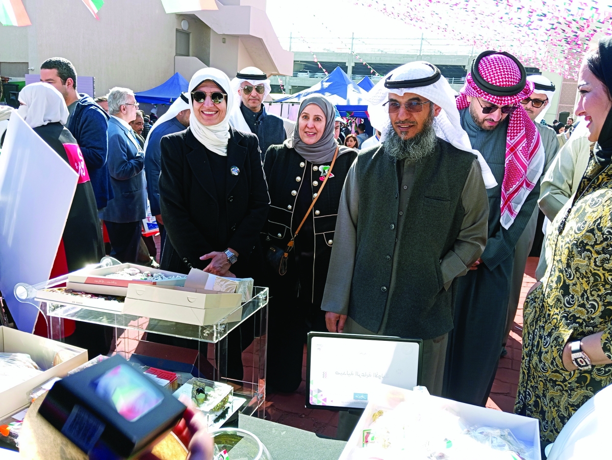 جولة في المعرض المقام