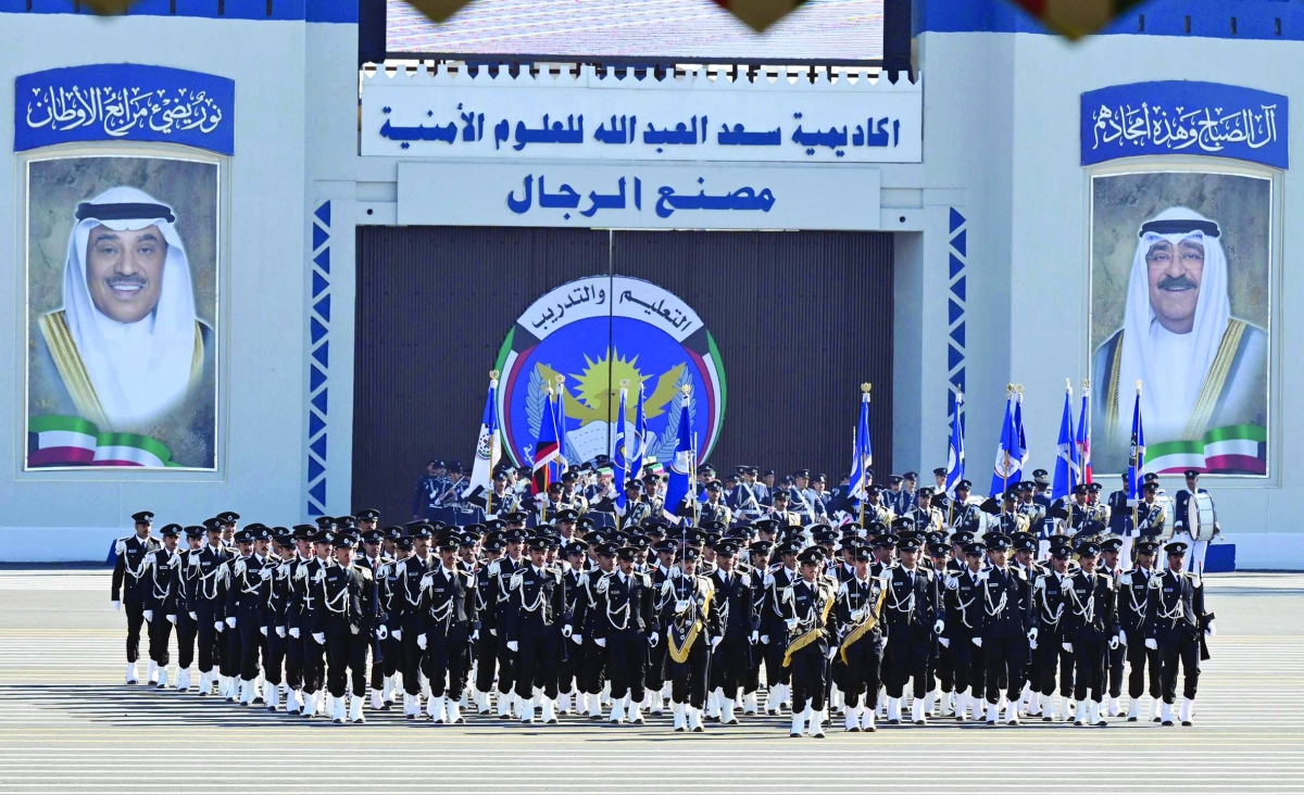 


استعراض عسكري	 (تصوير أسعد عبدالله) 