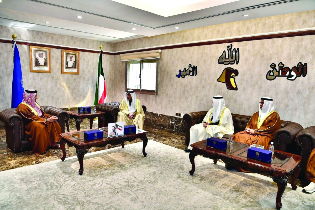 


النائب الأول مستقبلاً رئيس المكتب الوطني للإعلام الإماراتي 