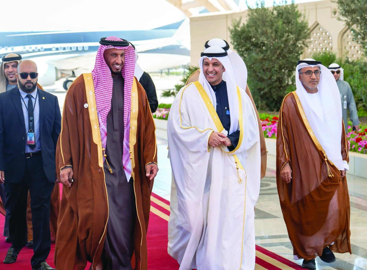 


المطيري لدى استقباله آل حامد 