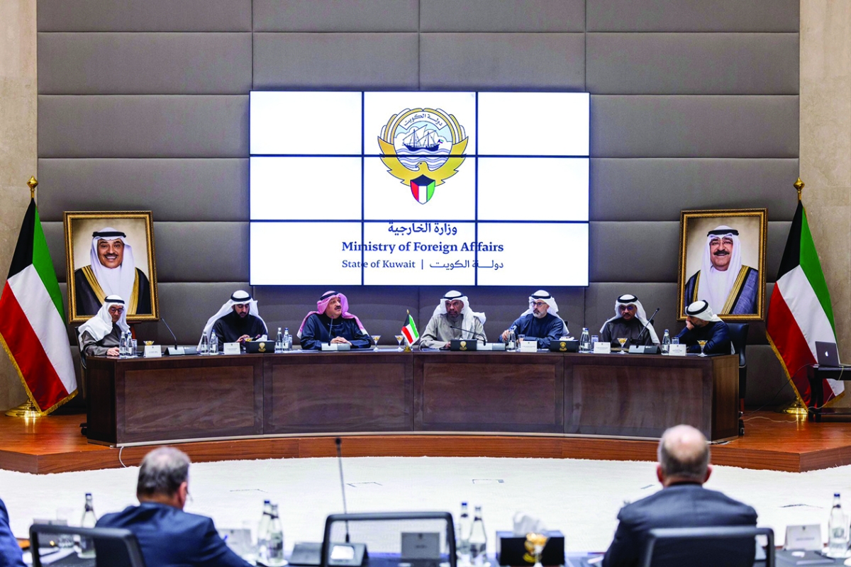 اليحيا والعوضي والجابر في الاجتماع 