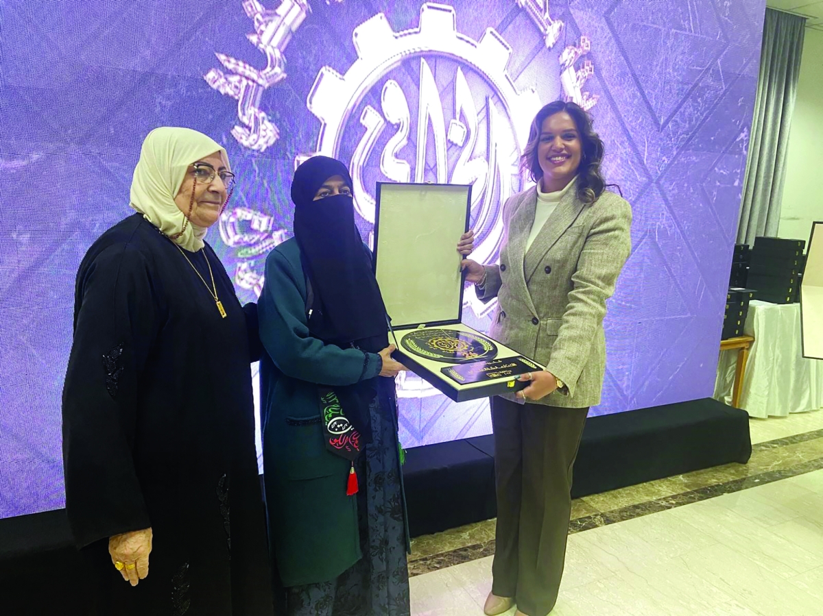 


اللجنة المنظمة تكرّم ندى الخرافي 