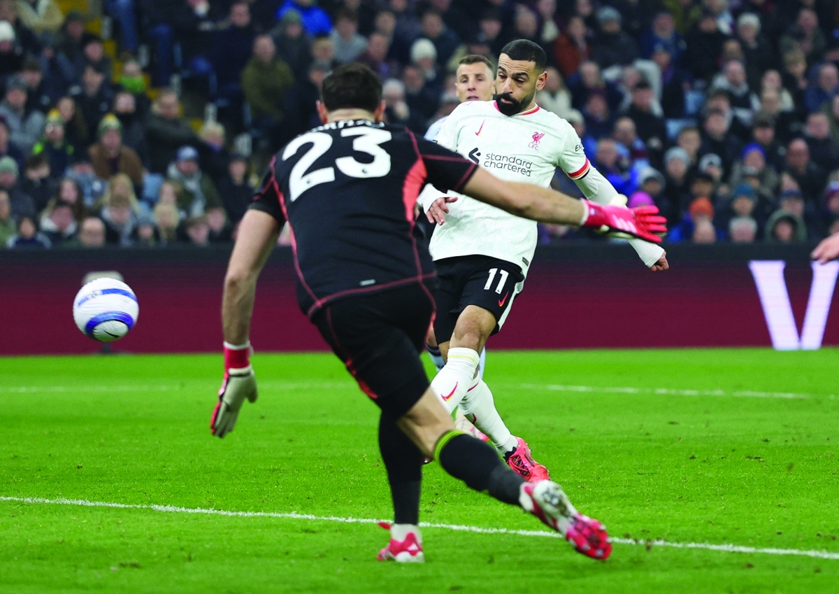 محمد صلاح مسجلاً هدفه في مرمى أستون فيلا (رويترز)