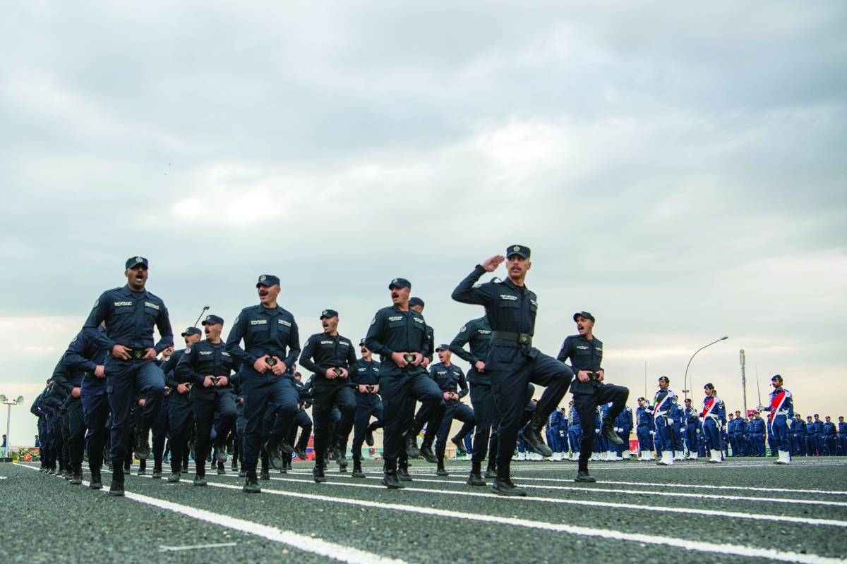 


جانب من العرض العسكري للخريجين 