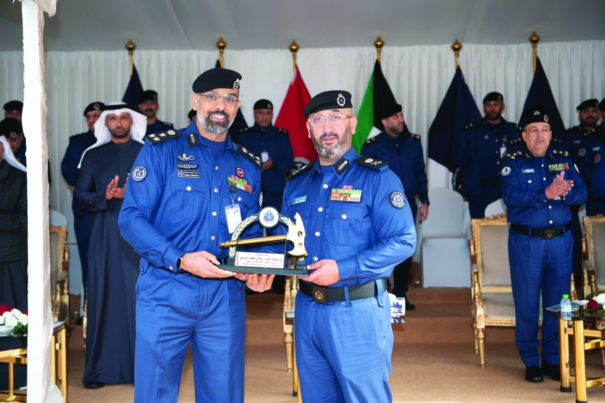 


العميد بودستور مُكرّماً اللواء الرومي 