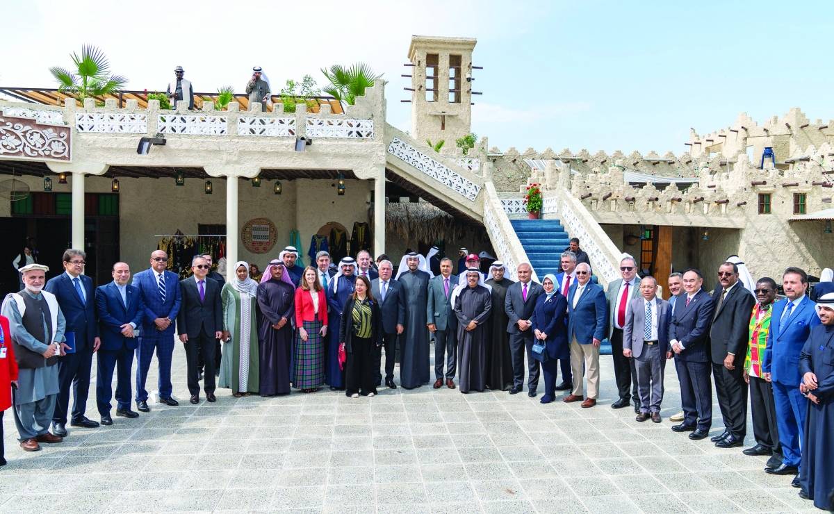 لقطة جماعية للمشاركين في الفعالية	 (تصوير أسعد عبدالله) 