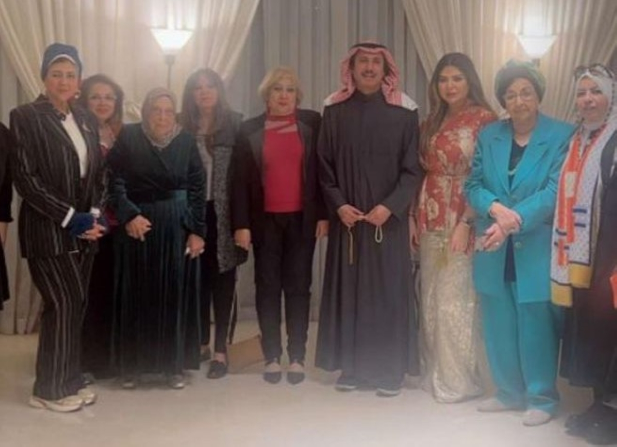 الرئيس الفخري السفير الشيخ عزام الصباح وحرمه مع رئيسة وعضوات الجمعية