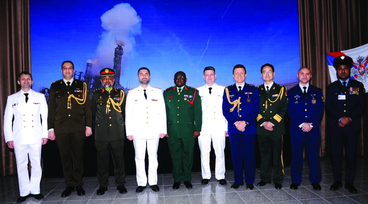 صورة جماعية لعدد من الملحقين العسكريين