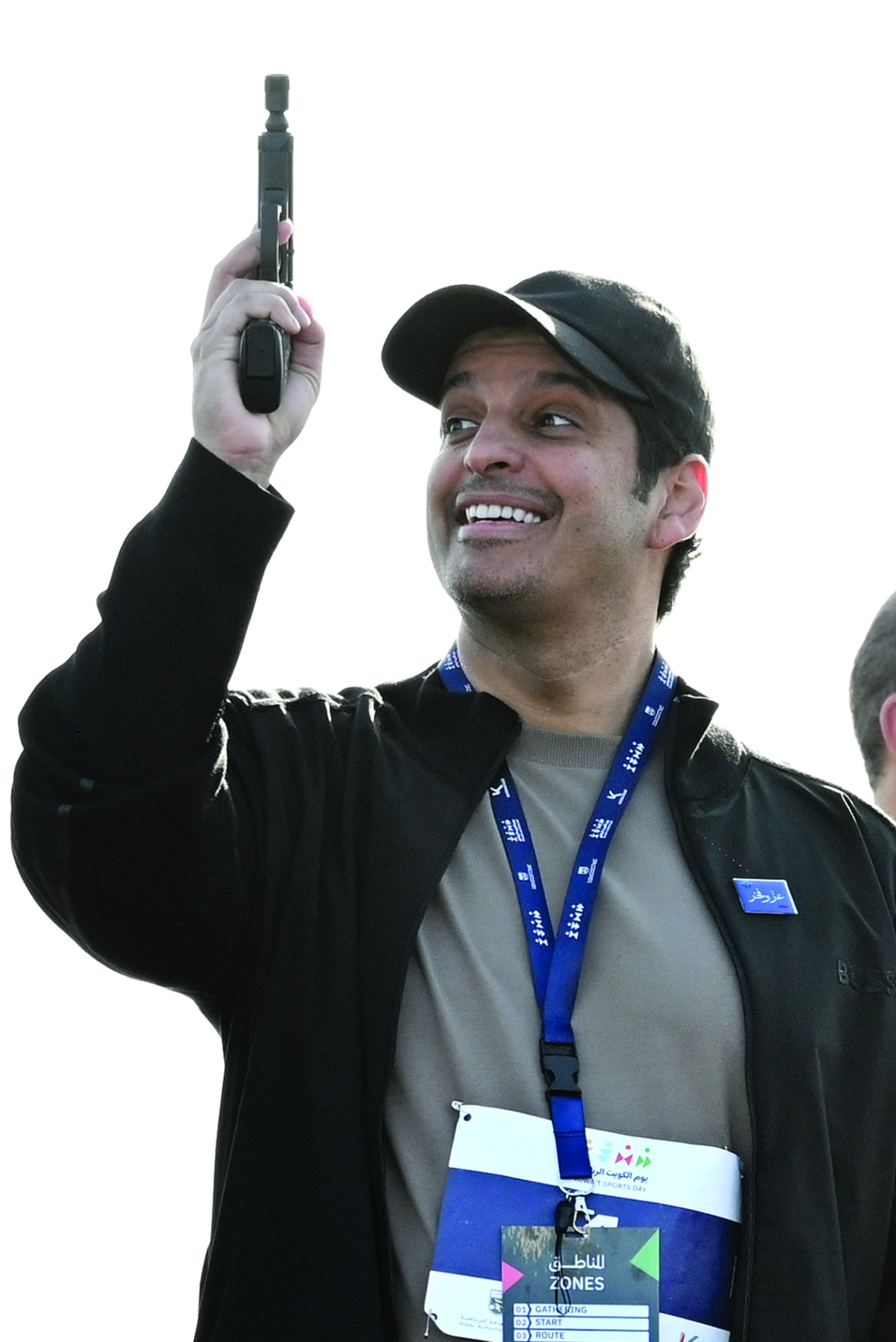 وزير الإعلام يطلق شارة بدء السباق 