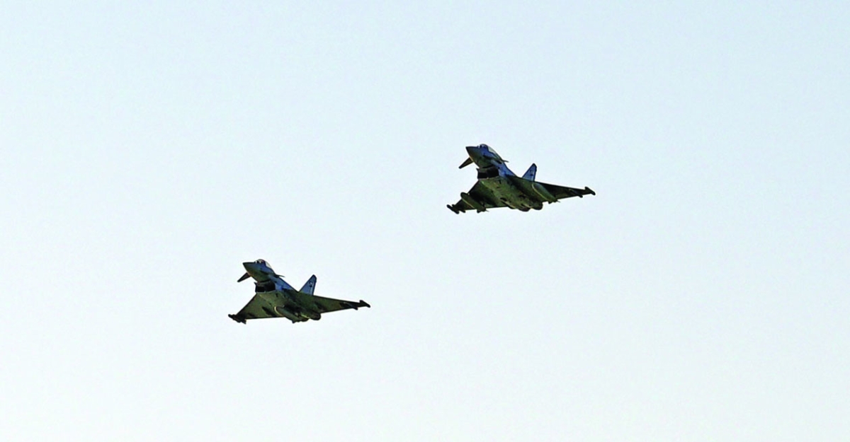 الطيران الحربي حضر في الأجواء