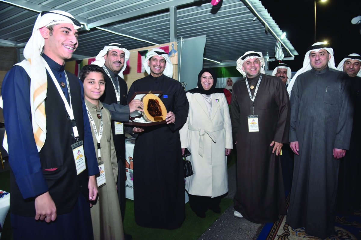 تكريم وزير الإعلام 