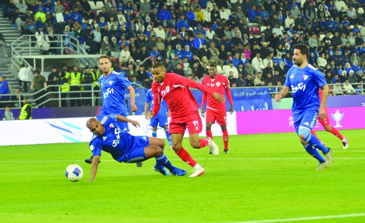 


جانب من مباراة الكويت وعمان   	   (تصوير سعود سالم) 