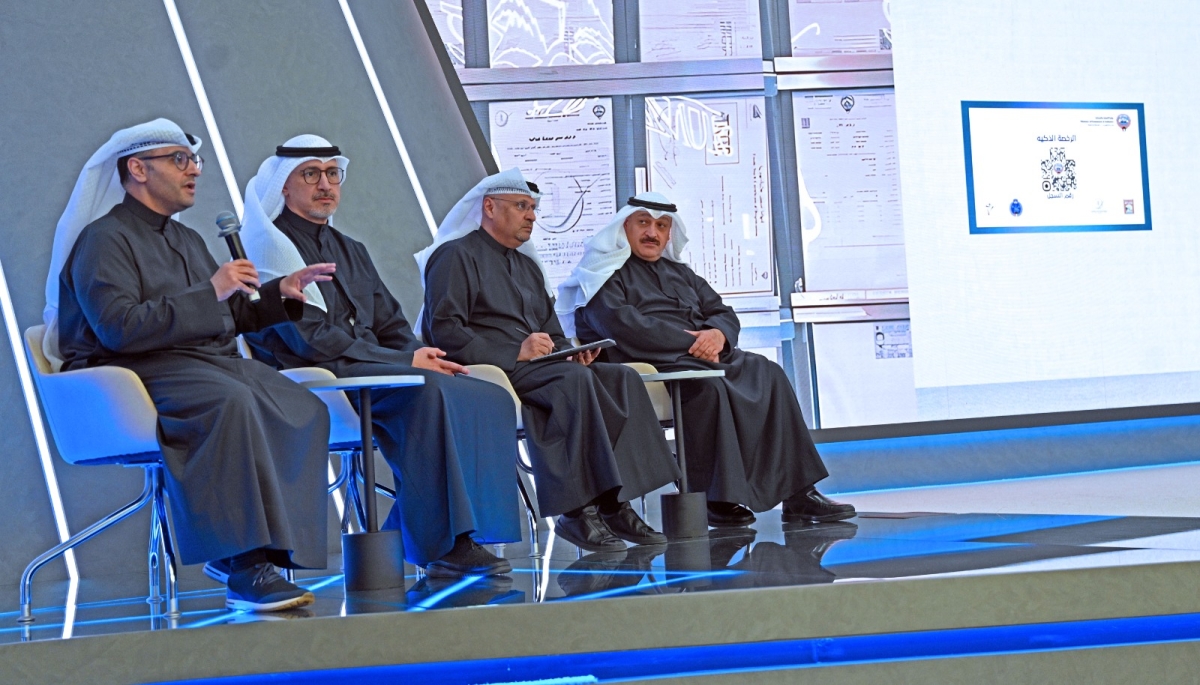 العوضي مشاركا في المؤتمر مع وزراء الاتصالات والبلدية والتجارة