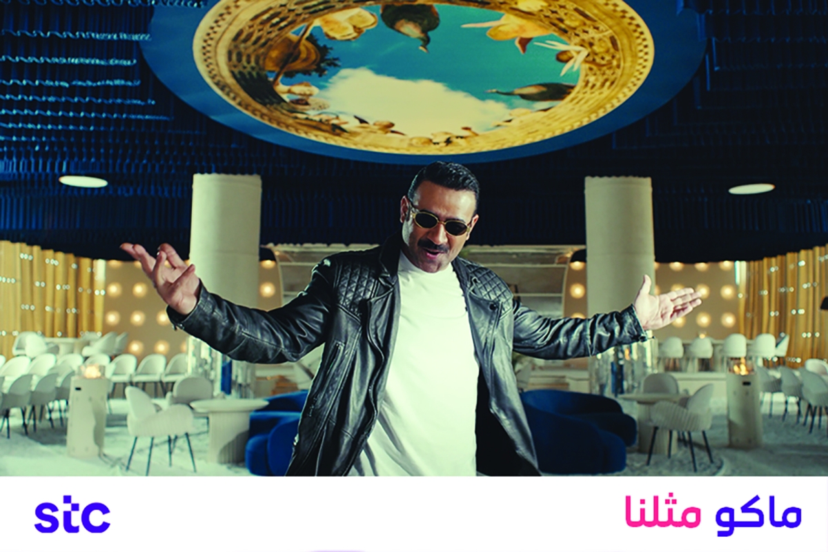 الفنان بشار الشطي خلال تصوير العمل الغنائي الوطني