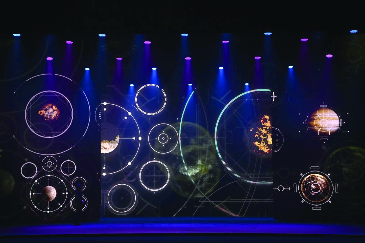 


إحدى اللوحات المستلهمة من «عابر المجرات» 