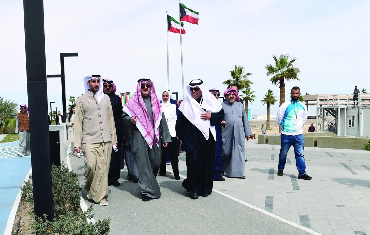 خلال جولة للمحافظ والمسؤولين بالمشروع 	 (تصوير نايف العقلة)