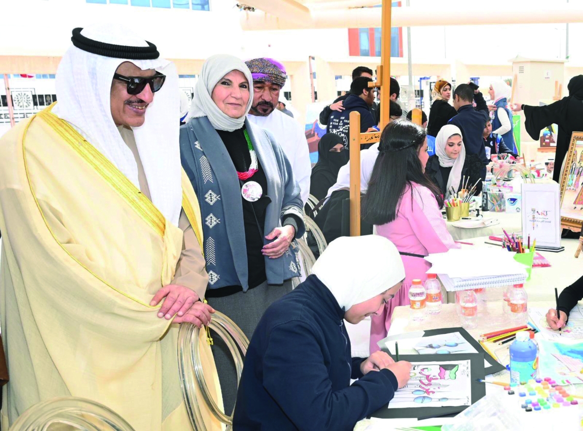 جولة في معرض ضمن فعاليات المهرجان