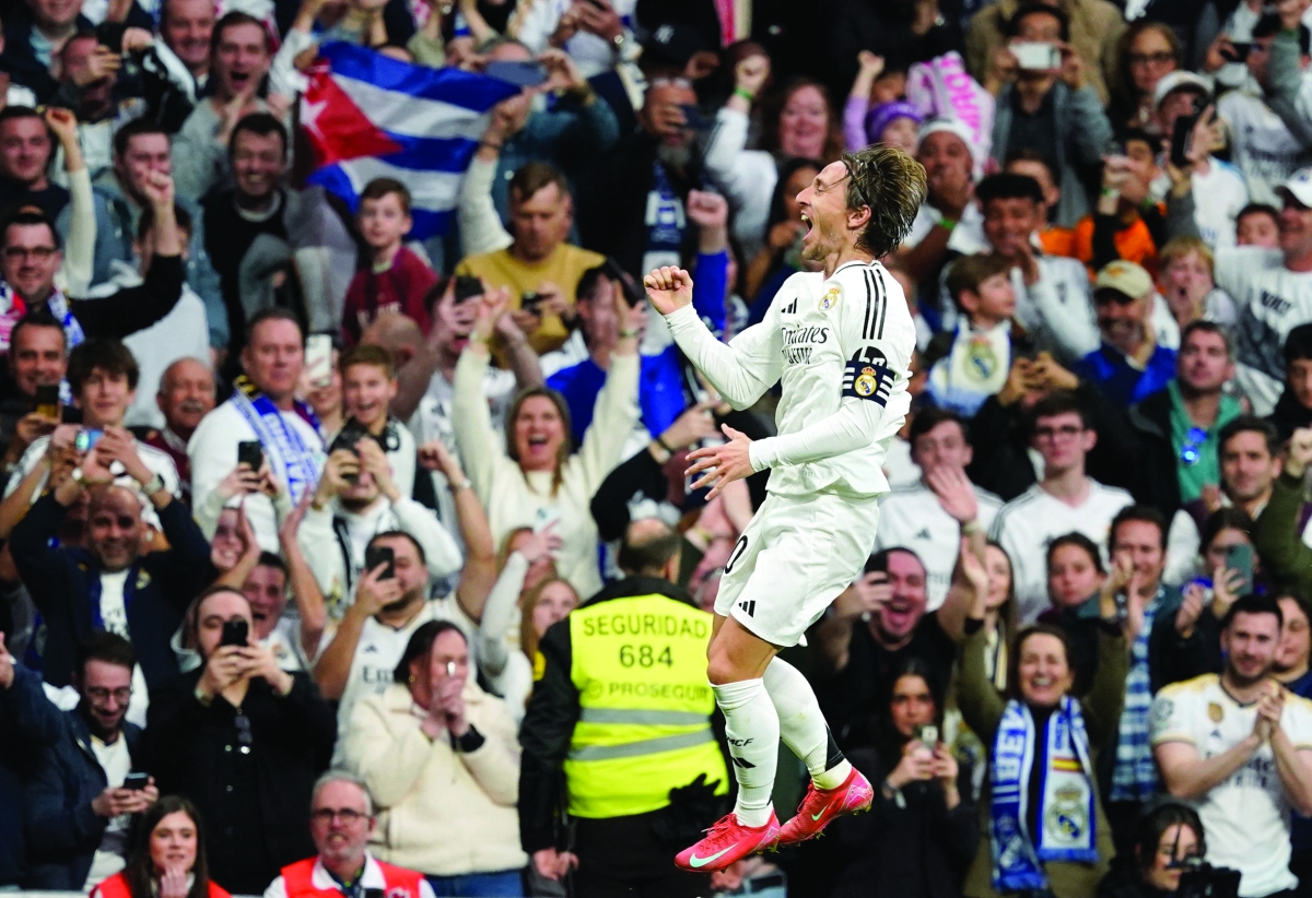 لوكا مودريتش محتفلاً بهدفه في مرمى جيرونا
 (رويترز)