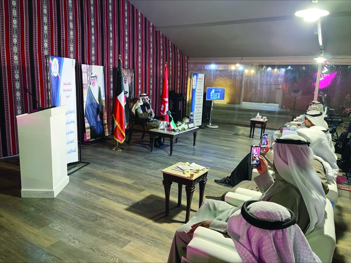 الشريكة متحدثاً خلال المحاضرة