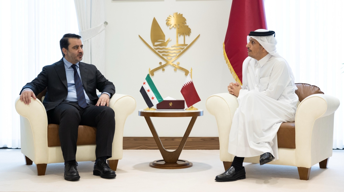 الشيخ محمد بن عبدالرحمن مستقبلاً الشيباني في الدوحة    (قنا)