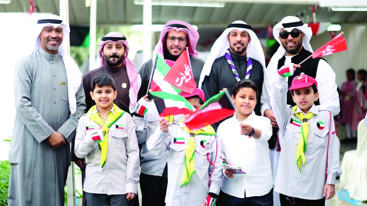 الجطيلي مُتوسّطاً طلبة الكشافة