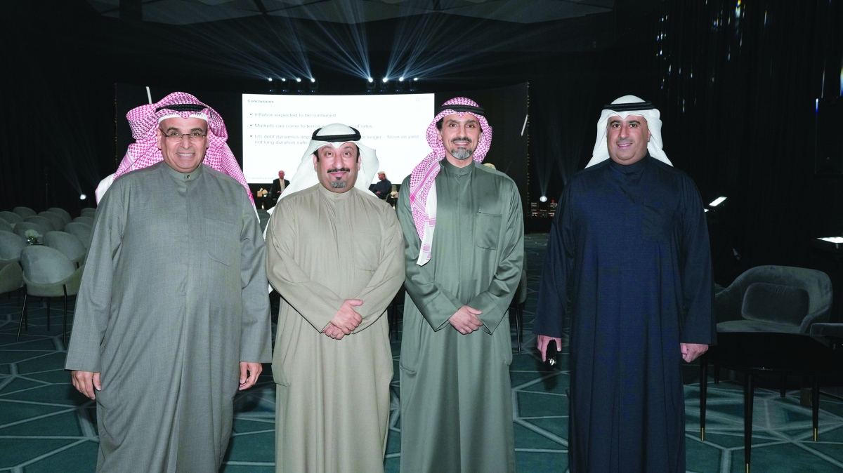 


عدد من موظفي الخدمات المالية الخاصة وإدارة الثروات في «بيت التمويل» 