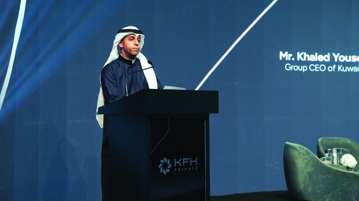 


خالد الشملان متحدثاً في الحفل 