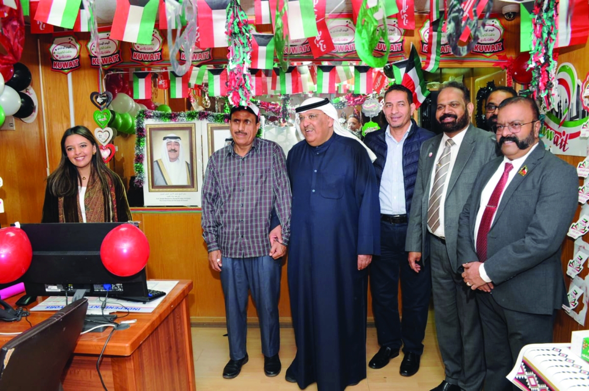 


جانب من الجولة على الأعمال المشاركة 