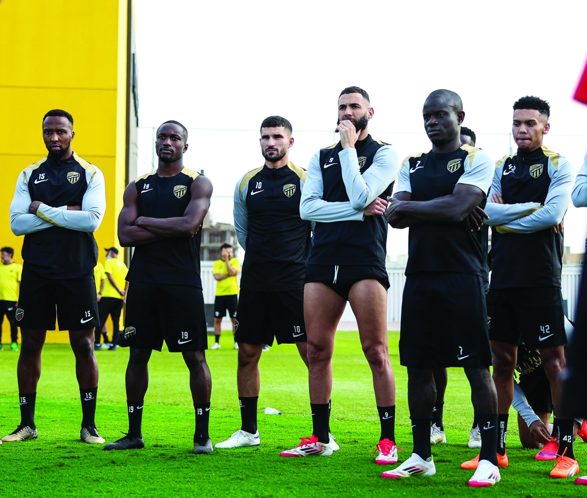 لاعبو الاتحاد قبل بداية التدريبات