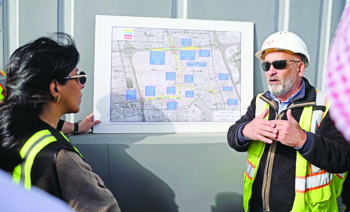 شرح لوزيرة الأشغال على الخريطة 