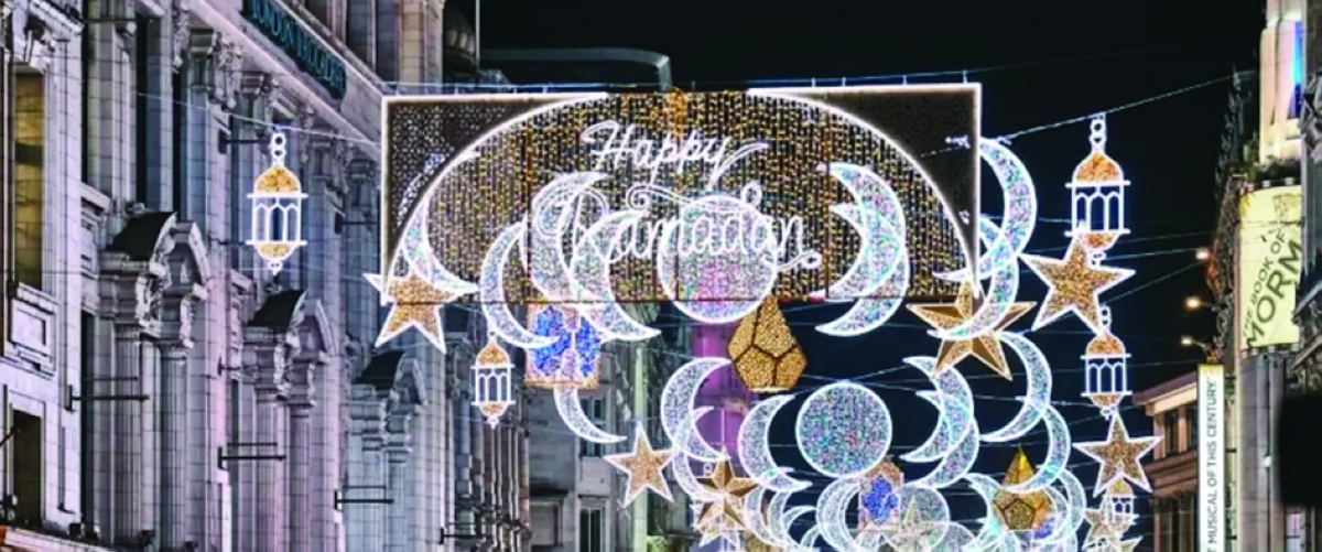 


تهنئة بشهر رمضان في قلب لندن 