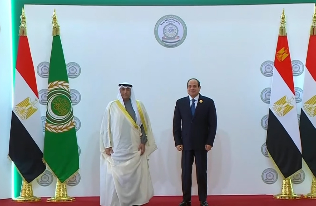 السيسي مستقبلاً البديوي قبل افتتاح القمة