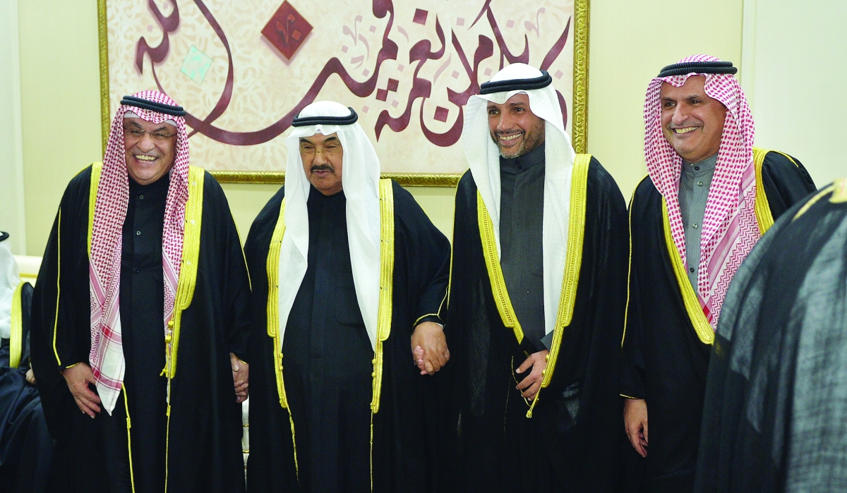 مرزوق الغانم ومحمد جاسم الصقر وعصام الصقر مقدمين التهنئة لسموه