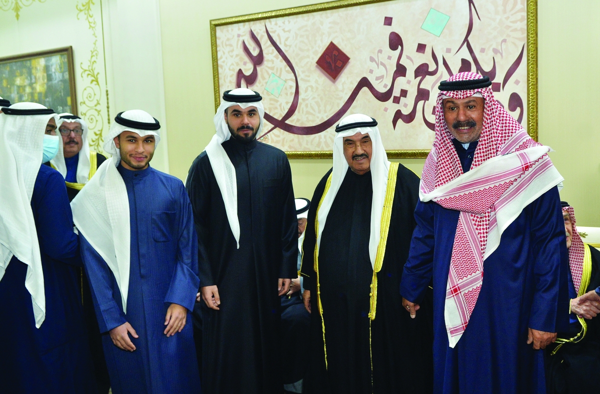 سالم النواف ونجلاه مهنئين