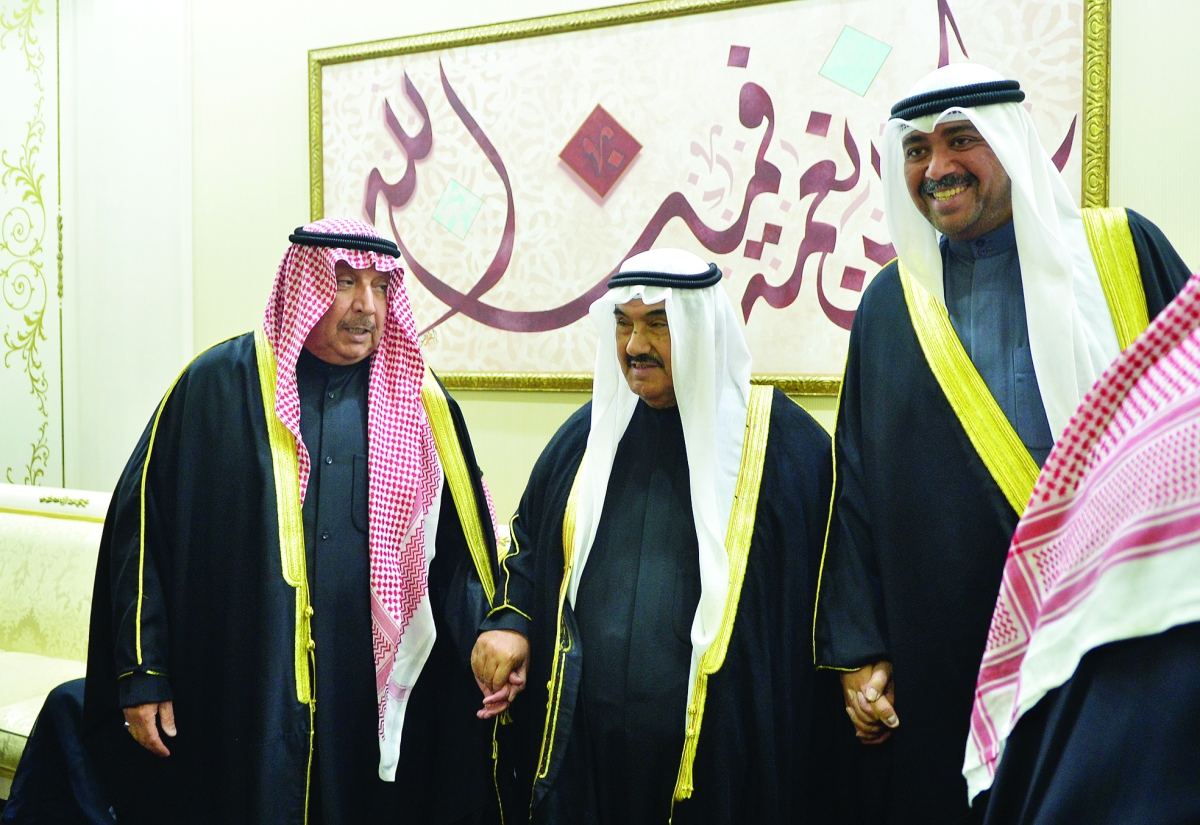 


وزير الدفاع والشيخ مشعل الجراح يقدمان التهاني 