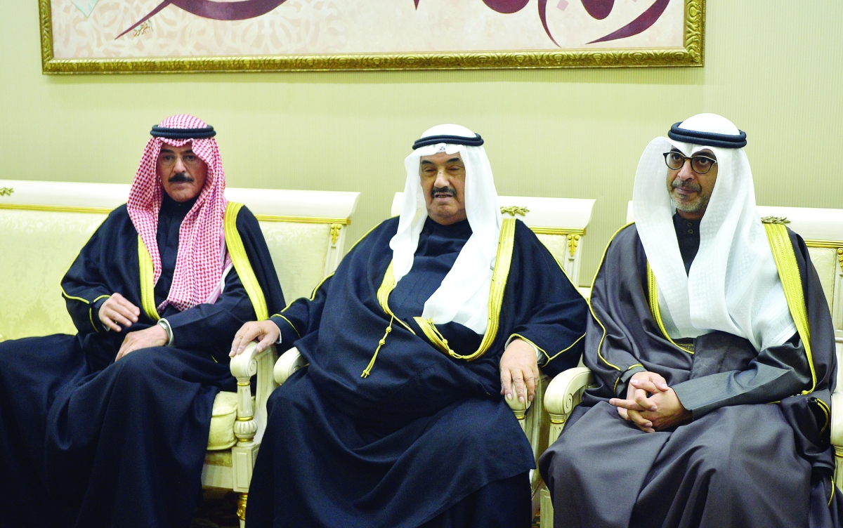 


المحمد متوسطا محمد العبدالله ومحمد الخالد 