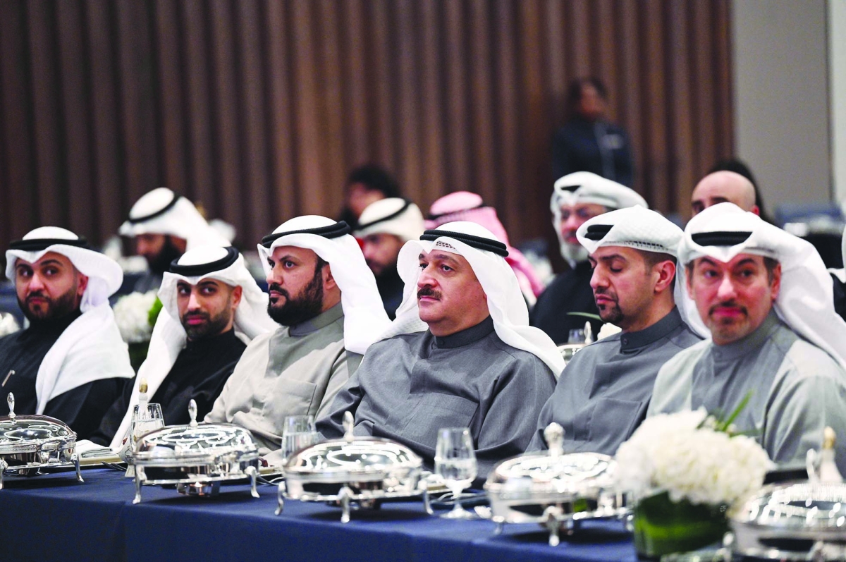 


وزير الصحة متوسطاً أعضاء الجمعية		(تصوير نايف العقلة) 